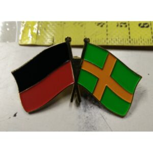 nijmeegse vierdaagse vlag pin met de vierdaagse vlaggen erop zwart met rood en groen met oranje kruis